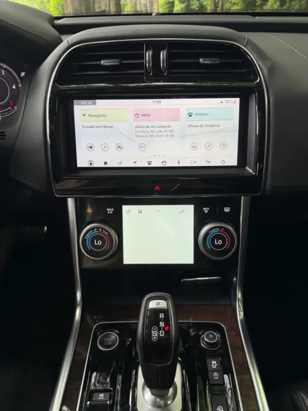 Jaguar XE 2.0 D R-Dynamic S 26