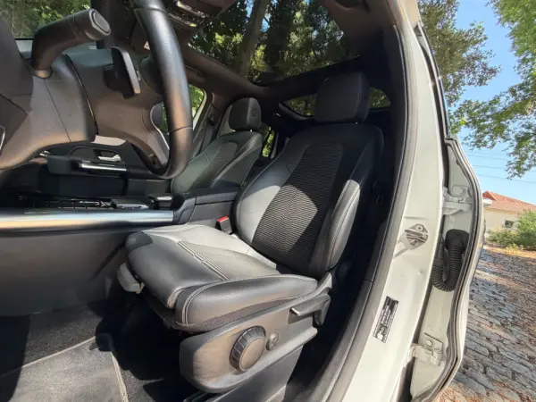 Mercedes-Benz GLA 250 e 8G-DCT Special Edition 48