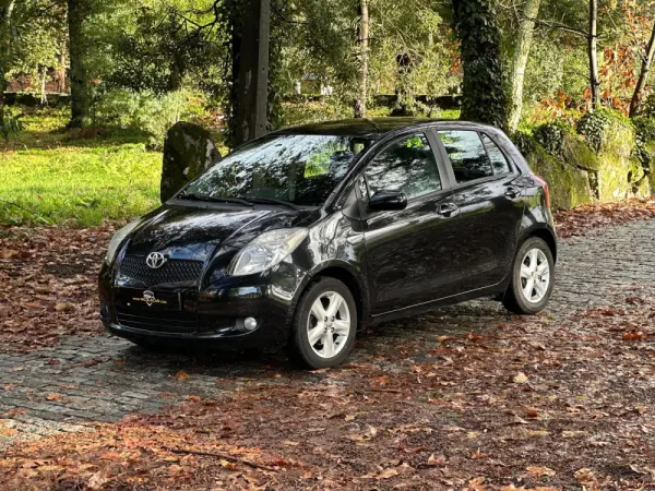 Toyota Yaris 1.0 VVT-i High Pack MM 2