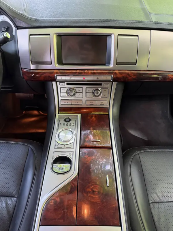 Jaguar XF 2.7 D V6 Premium Luxury 23