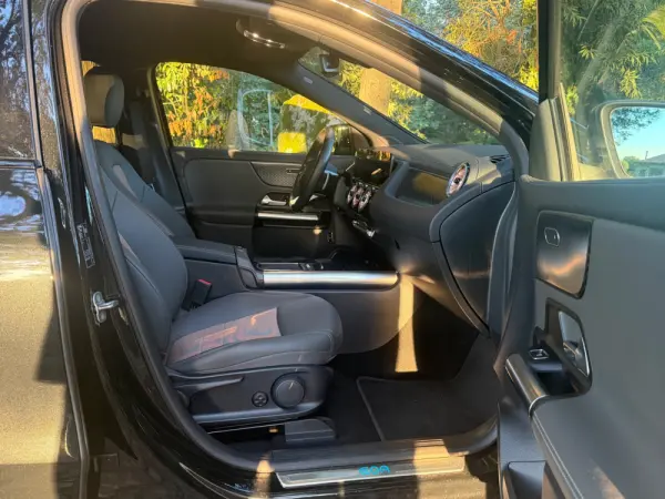 Mercedes-Benz EQA 300 4Matic AMG Line 22
