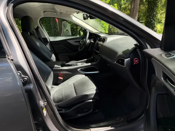 Jaguar F-Pace 2.0 i4D Portfolio AWD Aut. 23