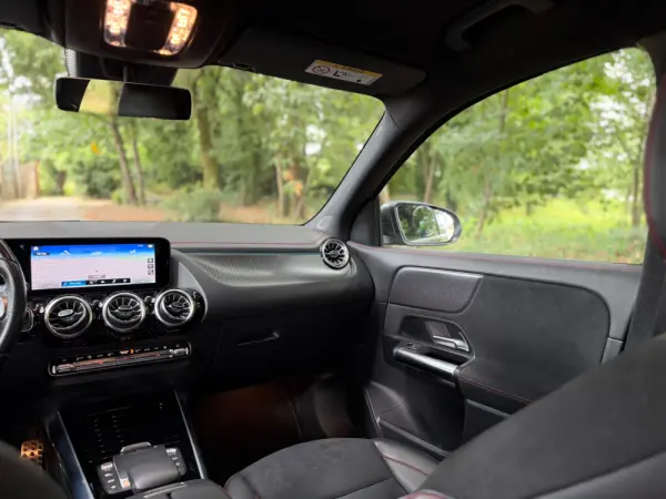 Mercedes-Benz EQA 250 AMG Line 12