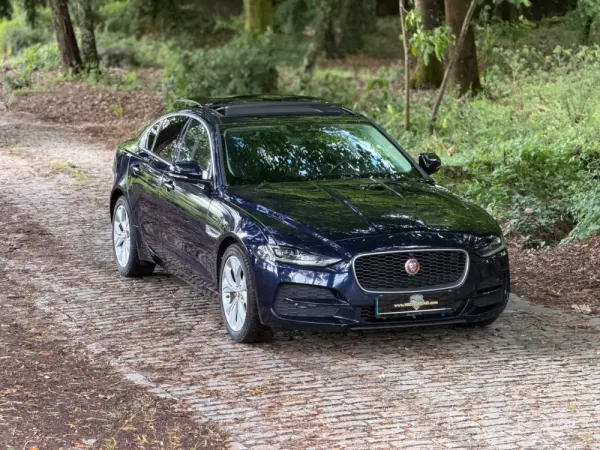 Jaguar XE 2.0 D R-Dynamic S 2