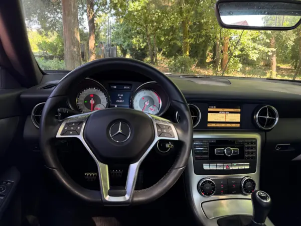 Mercedes-Benz SLK 200 Outro 24