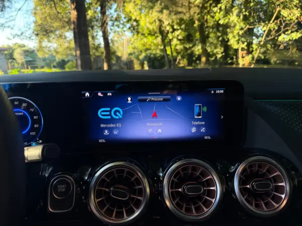 Mercedes-Benz EQA 300 4Matic AMG Line 17