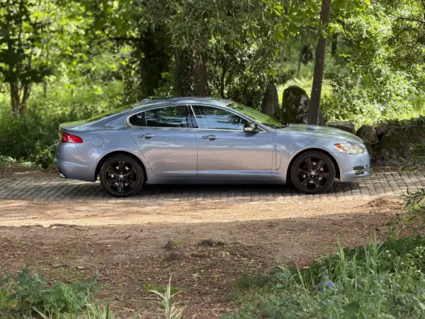 Jaguar XF 2.7 D V6 Premium Luxury 8