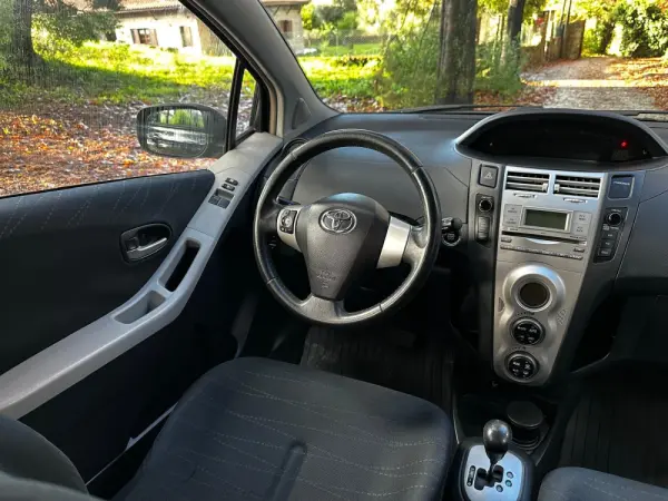 Toyota Yaris 1.0 VVT-i High Pack MM 17