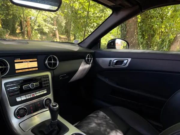 Mercedes-Benz SLK 200 Outro 23