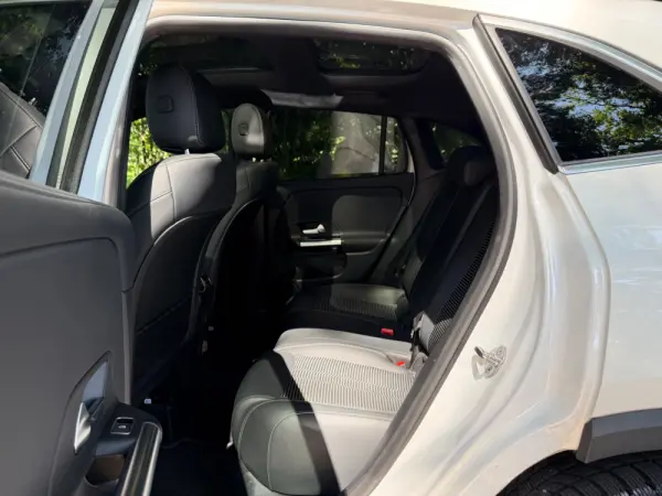 Mercedes-Benz GLA 250 e 8G-DCT Special Edition 51