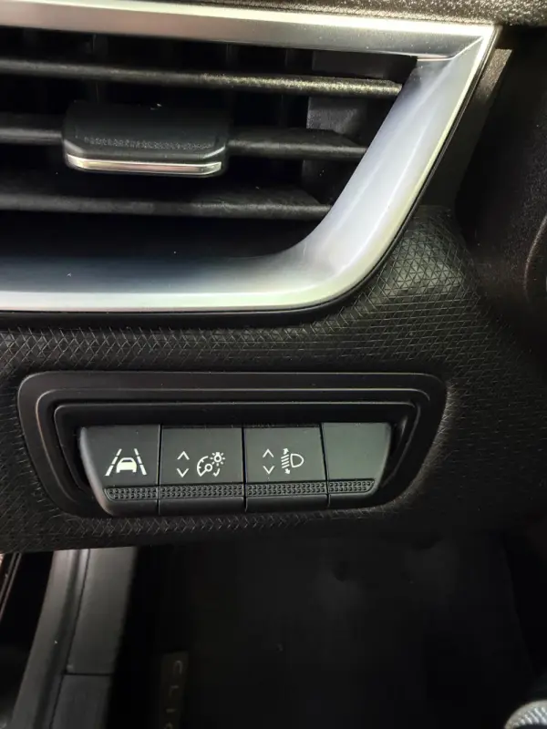 Renault Clio 1.0 TCe Intens Bi-Fuel 30
