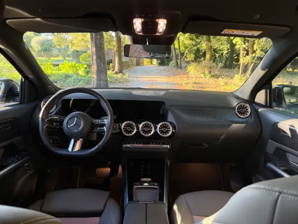 Mercedes-Benz EQA 300 4Matic AMG Line 34