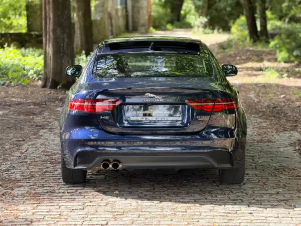 Jaguar XE 2.0 D R-Dynamic S 52