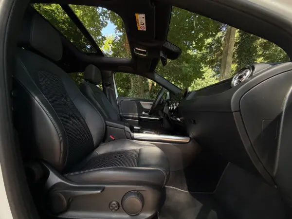 Mercedes-Benz GLA 250 e 8G-DCT Special Edition 52