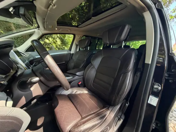 Renault Espace 1.6 dCi Initiale Paris EDC 39