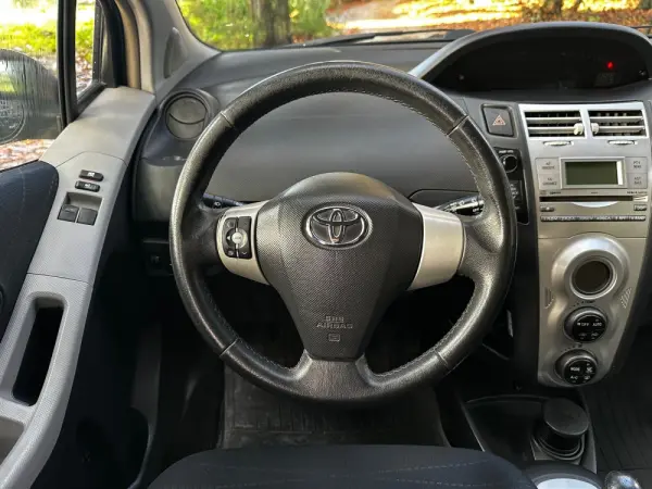 Toyota Yaris 1.0 VVT-i High Pack MM 11