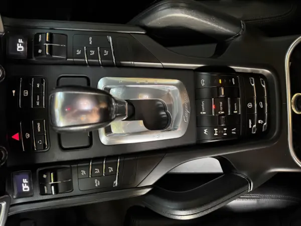 Porsche Cayenne Platinum Edition 45
