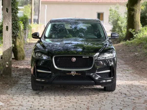 Jaguar F-Pace 39