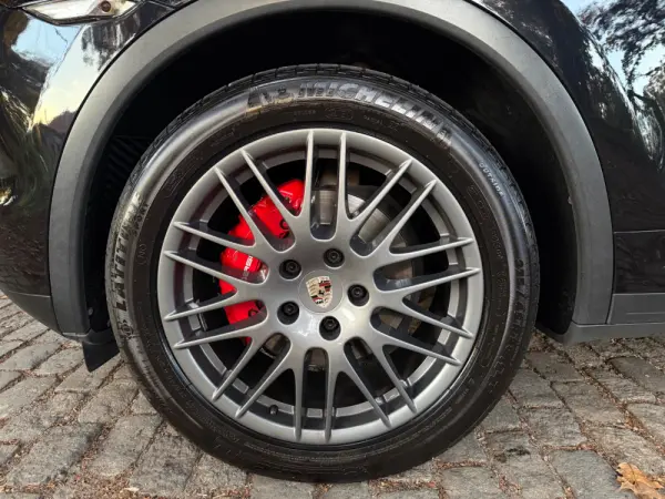 Porsche Cayenne Platinum Edition 10