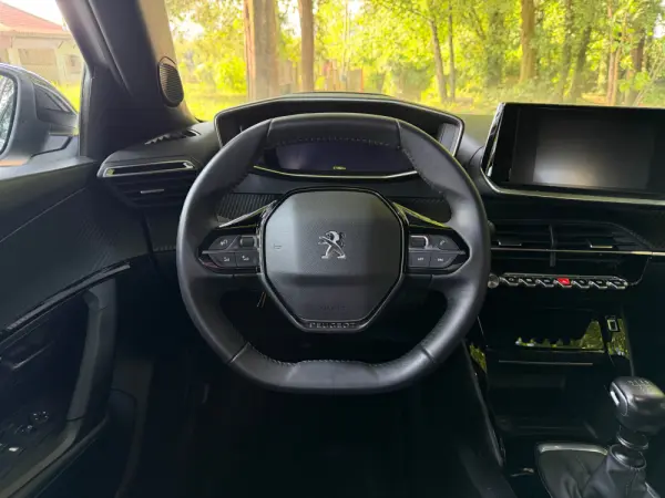 Peugeot 2008 1.2 PureTech Allure 11