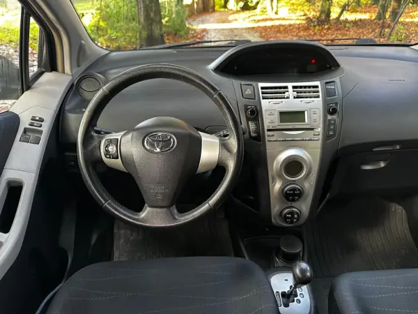 Toyota Yaris 1.0 VVT-i High Pack MM 10