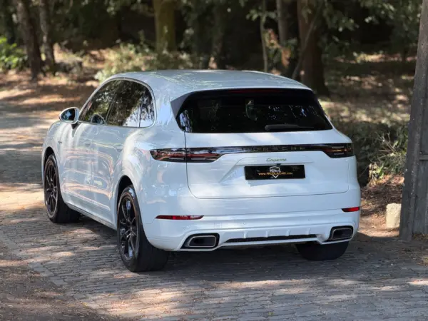 Porsche Cayenne E-Hybrid 5