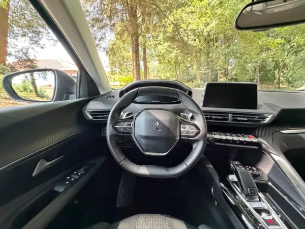 Peugeot 3008 1.2 PureTech Allure Pack EAT8 16