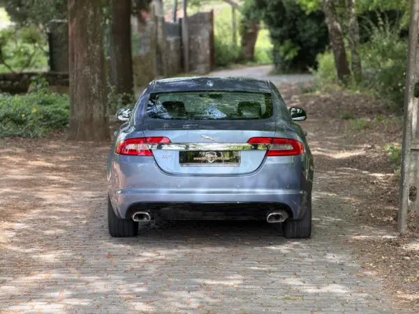Jaguar XF 2.7 D V6 Premium Luxury 45