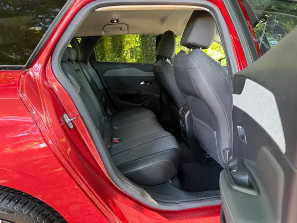 Peugeot 308 SW 1.2 PureTech Allure Pack EAT8 36