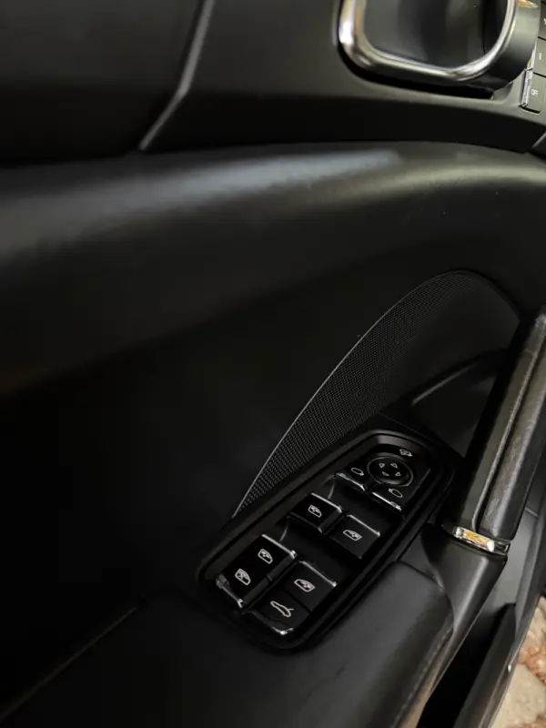 Porsche Cayenne Platinum Edition 38