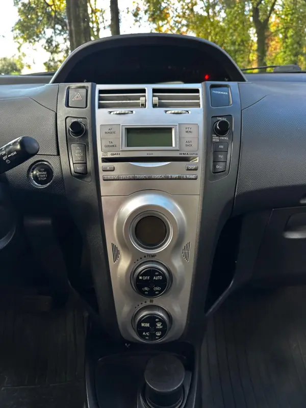 Toyota Yaris 1.0 VVT-i High Pack MM 13