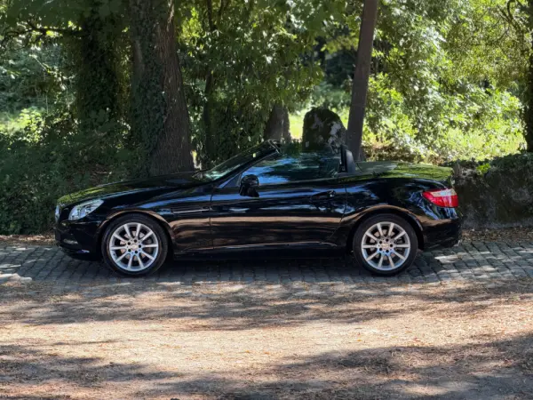 Mercedes-Benz SLK 200 Outro 10
