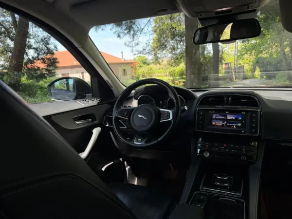 Jaguar F-Pace 2.0 i4D Portfolio AWD Aut. 10