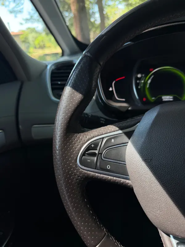 Renault Espace 1.6 dCi Initiale Paris EDC 16