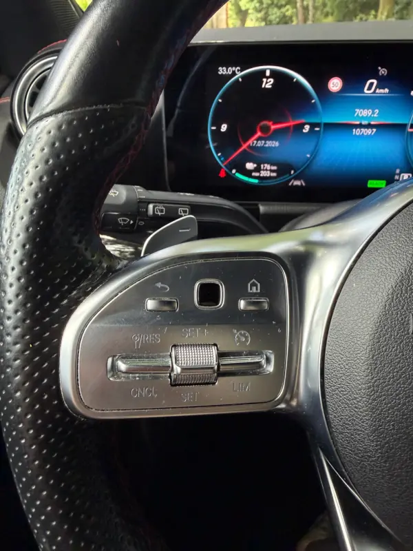 Mercedes-Benz EQA 250 AMG Line 17