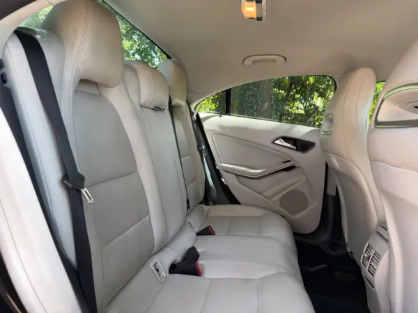 Mercedes-Benz CLA 200 CDI AMG Line 38