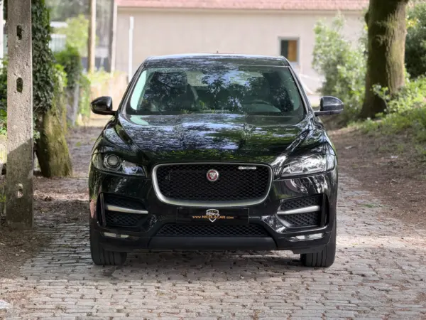 Jaguar F-Pace 41