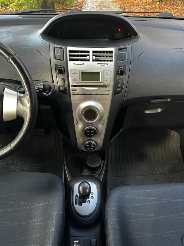 Toyota Yaris 1.0 VVT-i High Pack MM 12