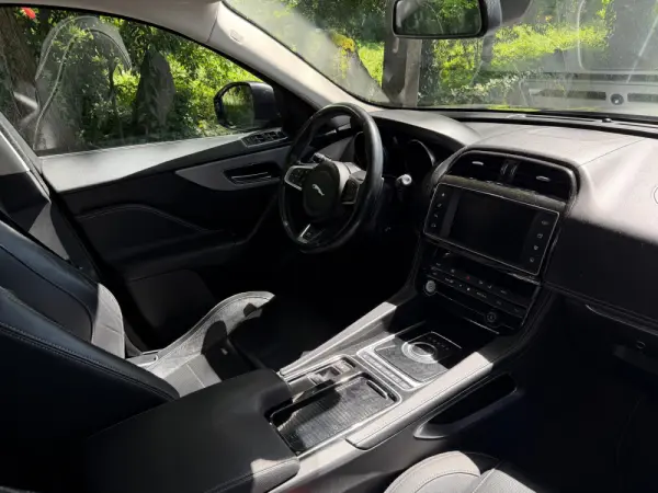 Jaguar F-Pace 2.0 i4D Portfolio AWD Aut. 11
