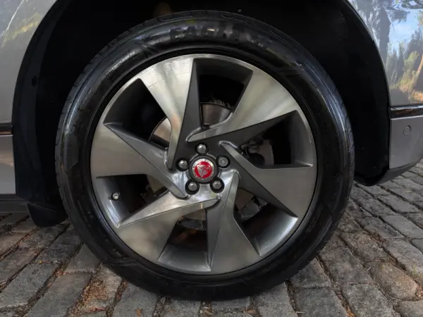 Jaguar I-Pace EV400 R-Dynamic HSE AWD 10