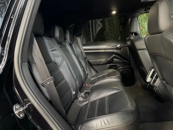 Porsche Cayenne Platinum Edition 33