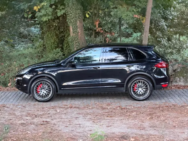 Porsche Cayenne Platinum Edition 9