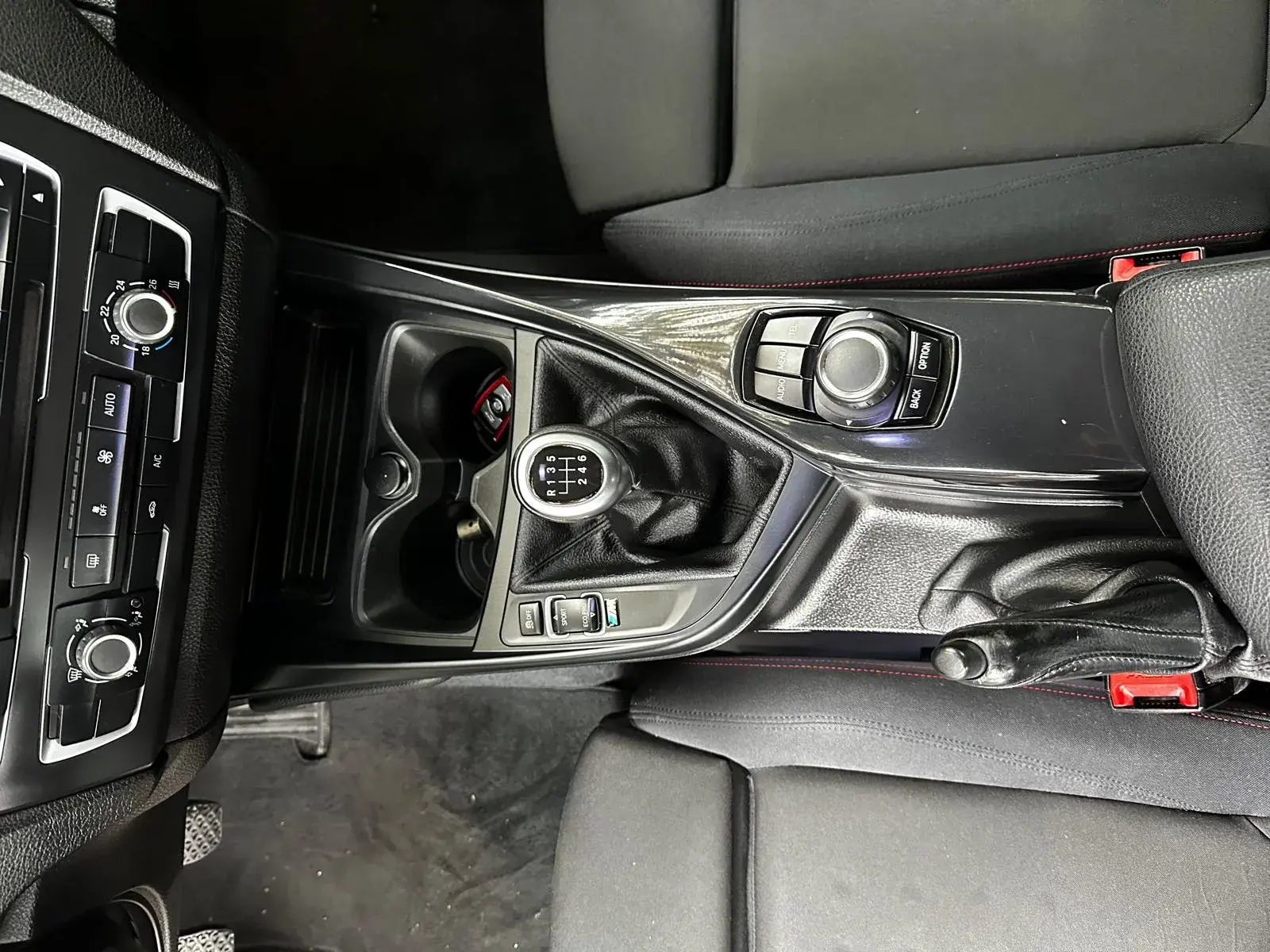 BMW 218 d Coupe Line Sport 12