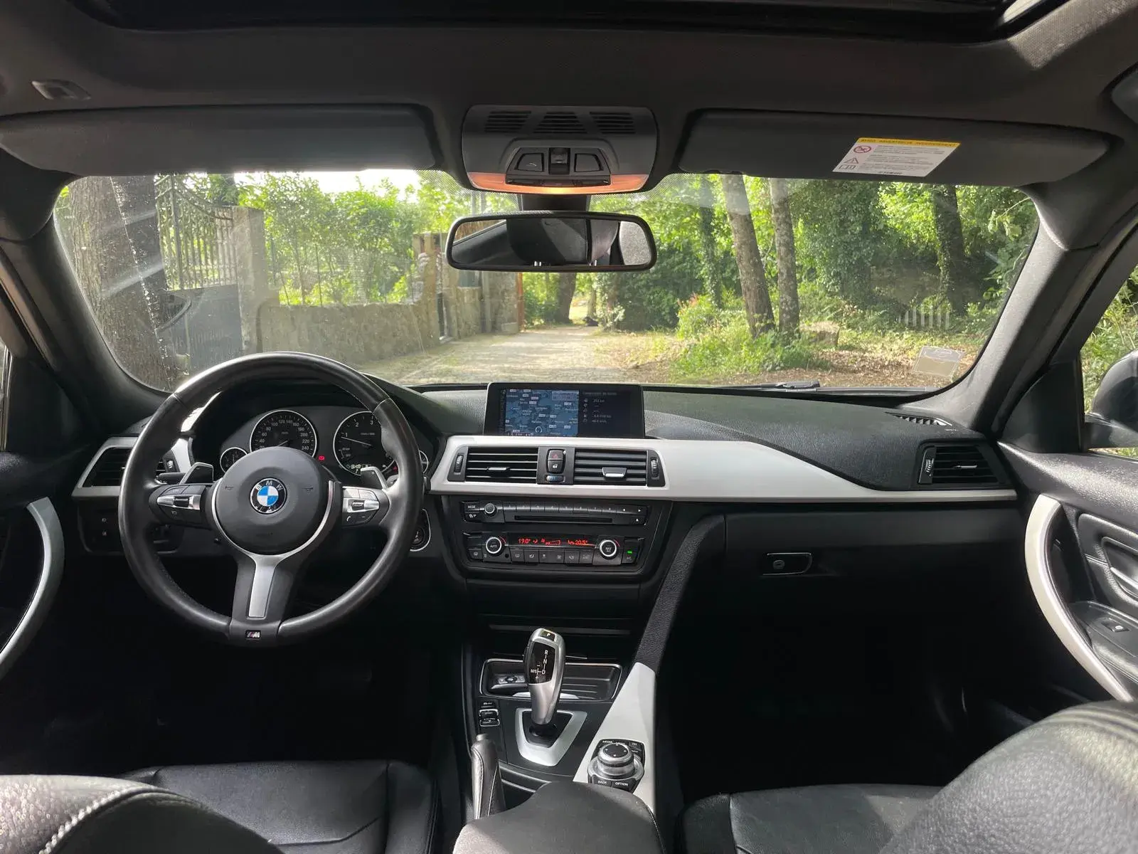 BMW 320 d Touring xDrive Pack M Auto 11