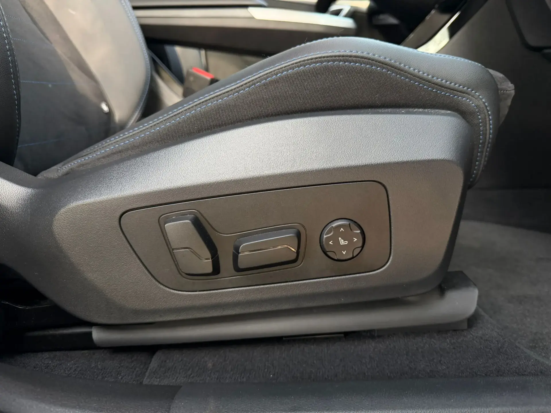 BMW iX2 xDrive30 Pack Desportivo M Pro 23