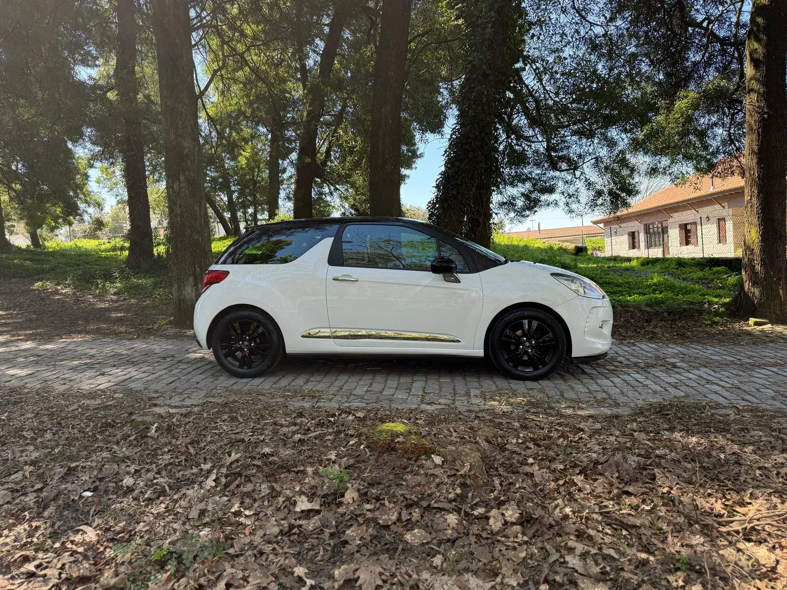 Citroen DS3 1.2 VTi So Chic 8