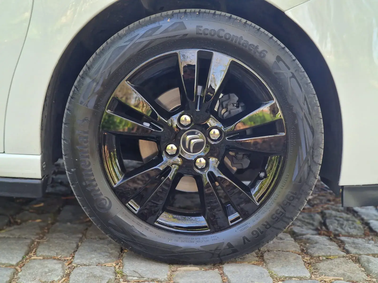 Citroen DS3 1.2 VTi So Chic 9