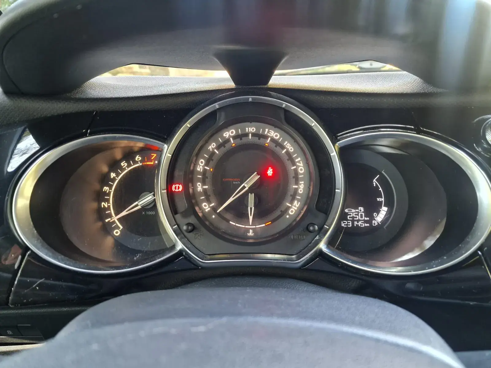 Citroen DS3 1.2 VTi So Chic 13