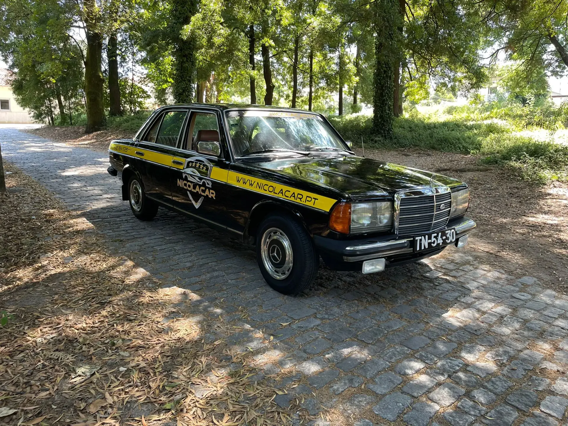 Mercedes-Benz 240 2
