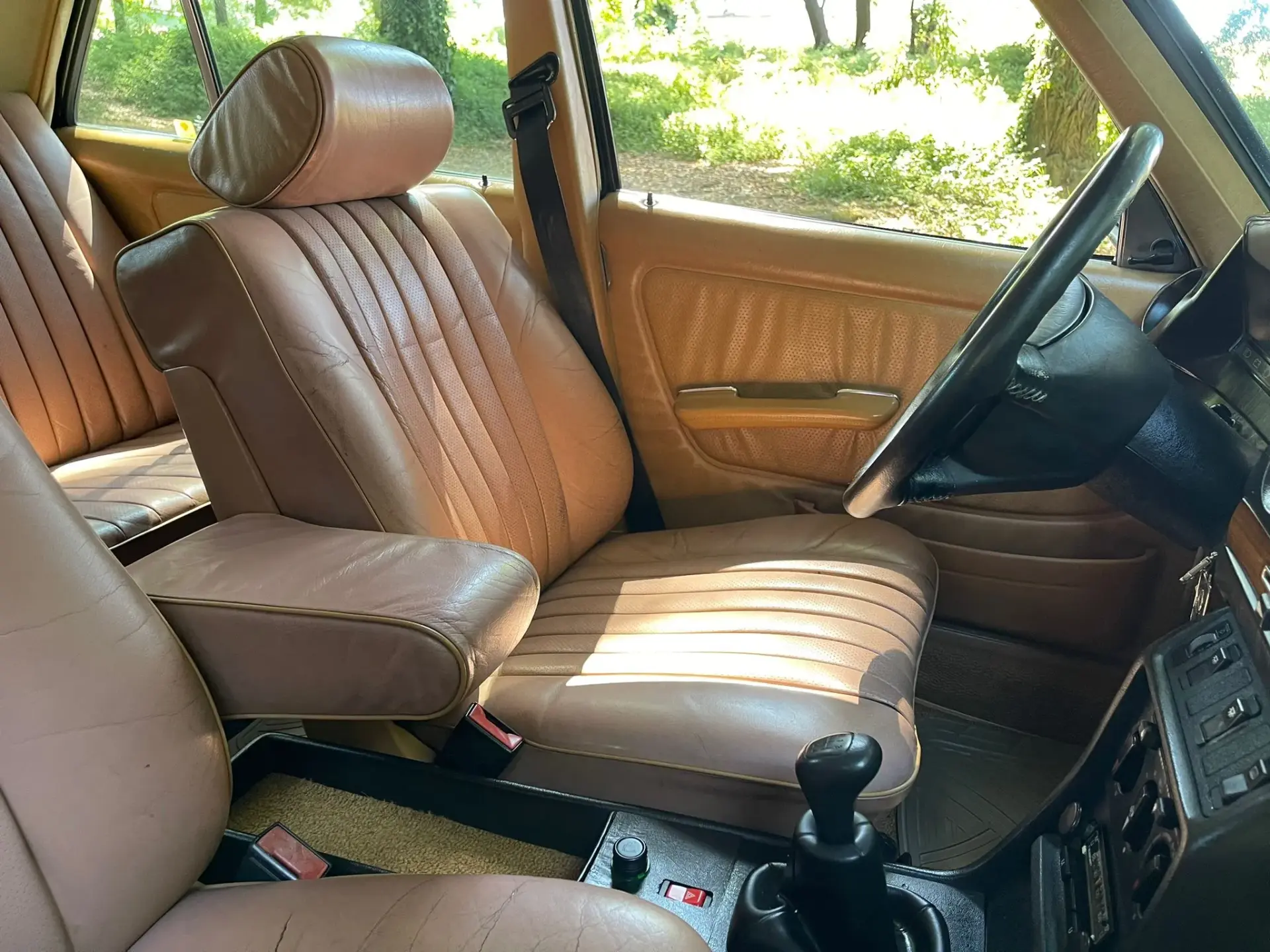 Mercedes-Benz 240 18
